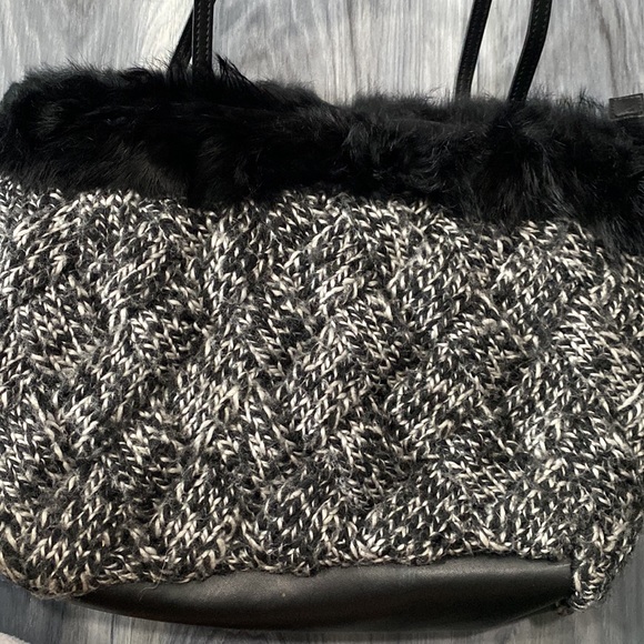 Crocheted with synthetic black fur and faux leather tote - Picture 4 of 6